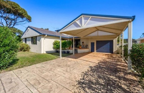 Caves Beach Casa | Ocean Breeze @ Caves beach.
