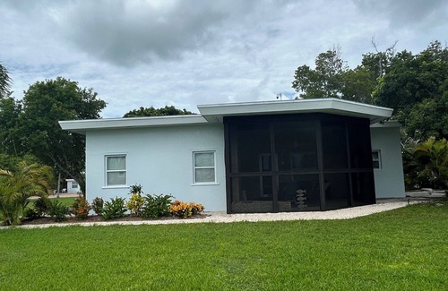 Summerland Key Cabaña | OCEAN BREEZE HOUSE Summer Vacation bring the family. Fishing and Lobster season