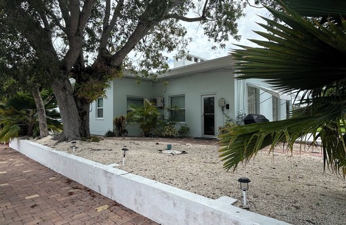 Summerland Key Cabaña | OCEAN BREEZE HOUSE Summer Vacation bring the family. Fishing and Lobster season