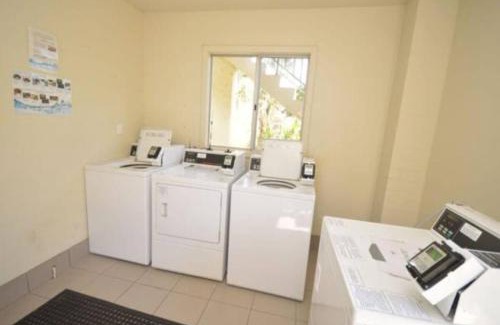 Mandurah Apartamento | Ocean Breeze Loft Villa With Pool, Tennis Court & Playground!