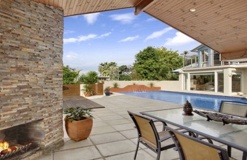 Wamberal Casa | OCEAN BREEZE, WAMBERAL - PISCINA Y PISTA DE TENIS, 400 M PASEO A LA PLAYA Y LA LAGUNA