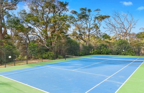 Wamberal Casa | OCEAN BREEZE, WAMBERAL - PISCINA Y PISTA DE TENIS, 400 M PASEO A LA PLAYA Y LA LAGUNA