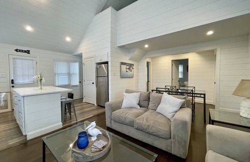 Avalon Casa | Ocean Breeze Retreat - 5 Bedroom / 2 Bath, HEATED POOL, Steps from downtown