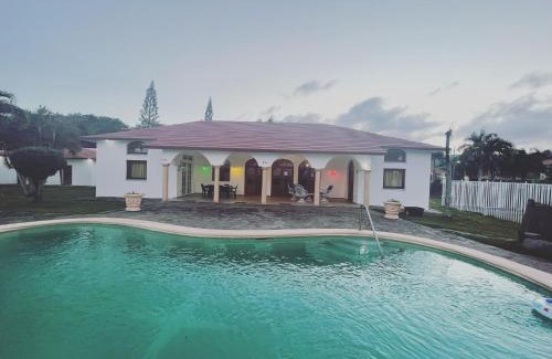Cabrera Villa | Ocean Breeze Villa Carismar