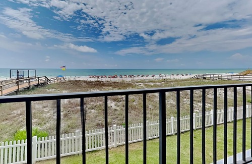Ono Island Condominio | Ocean Breeze West #202 | Beachfront Balcony, Pool!