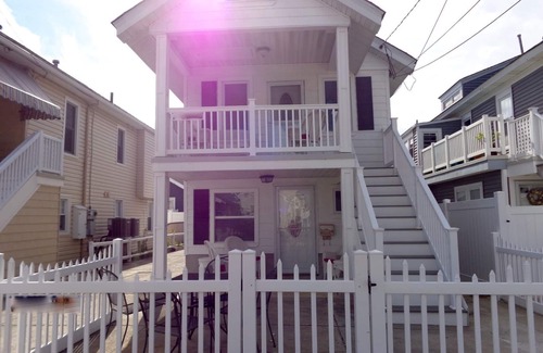 North End Casa | Ocean City home one block from beach