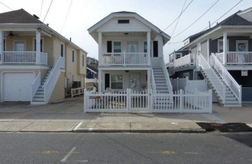 North End Casa | Ocean City home one block from beach