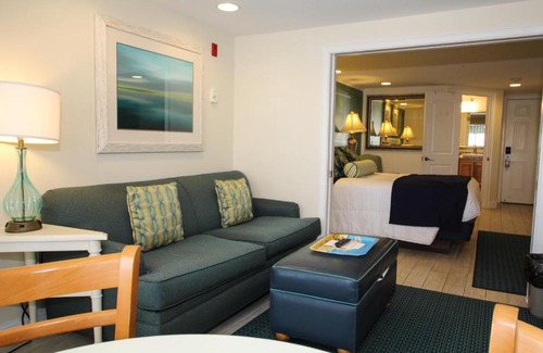 Bass River Hotel | Ocean Club on Smuggler's Beach