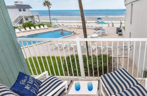 New Smyrna Beach Apartamento | Ocean Club South - Oceanfront Views - Quiet Beach - Near Town