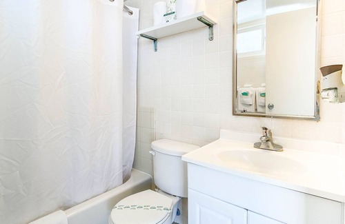 Bridgeport Heights Hotel | Ocean Court Beachfront Hotel