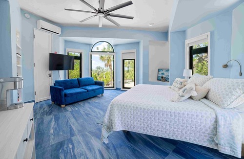 Long Beach Estates Casa | Ocean Depth Room Barnacle bed and breakfast
