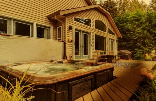 North Oyster Villa | ocean dock and pool art villa