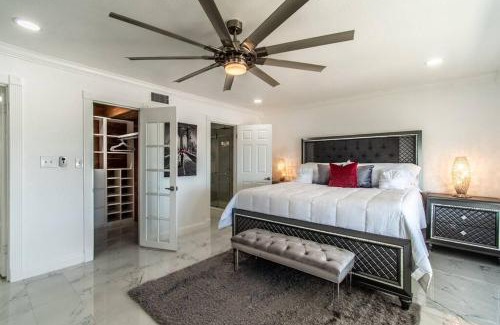 Bay Area Casa | Ocean Drive Splendor Awaits