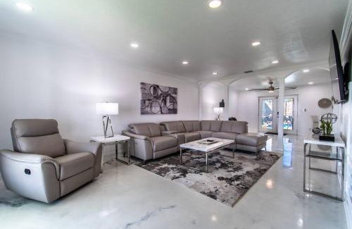 Bay Area Casa | Ocean Drive Splendor Awaits