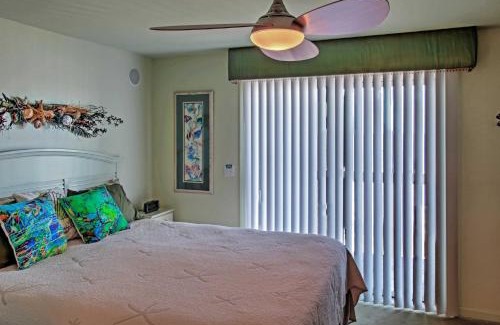 Kure Beach Apartamento | Ocean Dunes Kure Beach Condo with Balcony and Pool