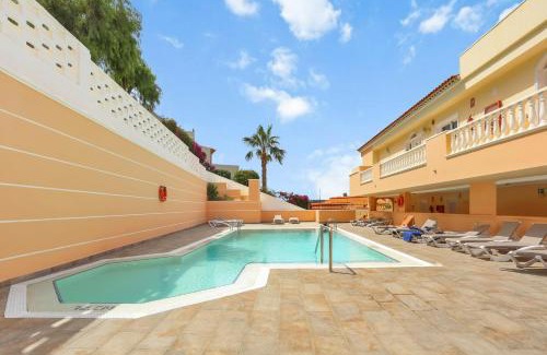 Los Gigantes Apartamento | OCEAN ROCK APARTMENT, Heated Pool, Wi Fi, Smart TV