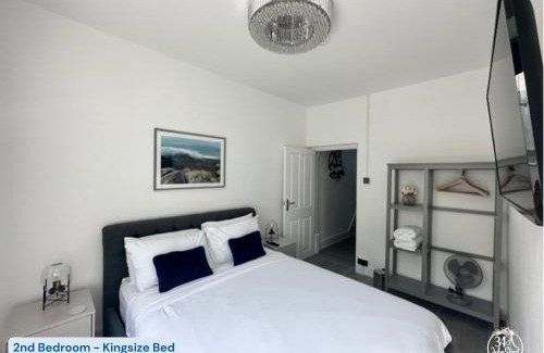 Porthcawl Apartamento | OCEAN ESCAPE 200m From the Sea, High Spec Town Centre Entire Flat, 3 Bedrooms, TVs All Rooms