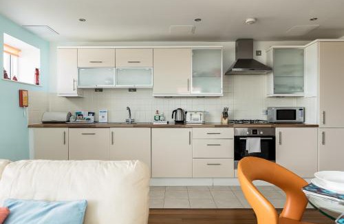Poole Casa | Ocean Escape