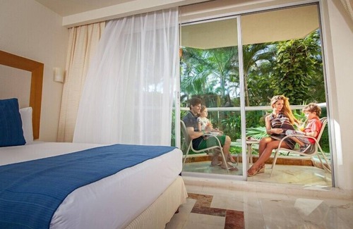 Cozumel Hotel | Ocean Front Studio with Gym & Hot Tub