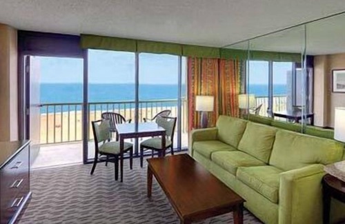 Virginia Beach Complejo | Ocean front 1-bedroom resort suite available from Aug 2 to Aug 9, sleeps up to 6