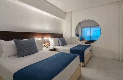 Marina Mazatlán Hotel | Ocean-Front 1BR Condo w Pool & Spa in Park Royal Mazatlan