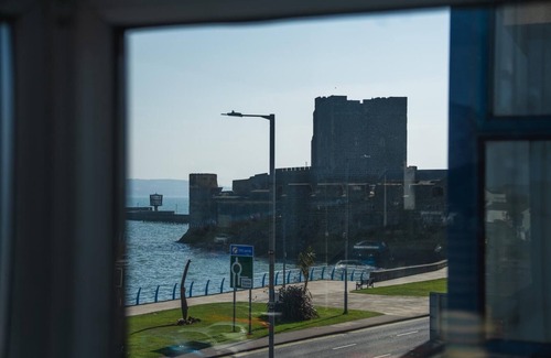 Carrickfergus Apartamento | Ocean front 2-bed penthouse apartment in Carrickfergus with stunning views.