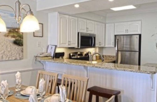 The Dunes Condominio | Ocean Front 2 bedroom, 2 bath condo with full kitchen Myrtle Beach SC.