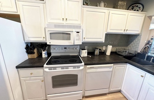 Crescent Beach Condominio | Ocean front 2 bedroom 2.5 bath townhouse, Summerhouse 402!