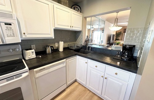 Crescent Beach Condominio | Ocean front 2 bedroom 2.5 bath townhouse, Summerhouse 402!