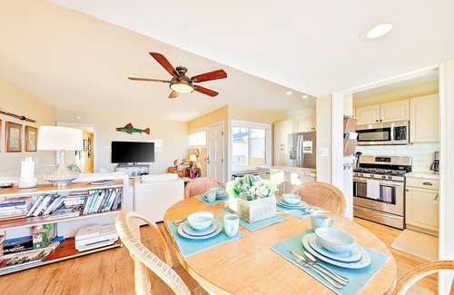 Ocean Beach Condominio | OCEAN FRONT 2BD with Large Private Patio, Outdoor Dining, Parking, Views & Sunshine!