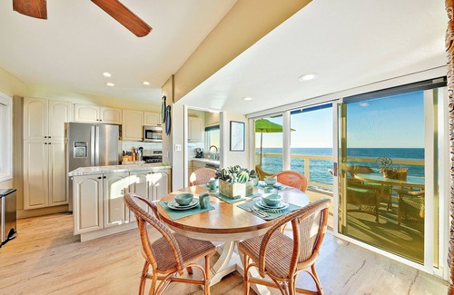 Ocean Beach Condominio | OCEAN FRONT 2BD with Large Private Patio, Outdoor Dining, Parking, Views & Sunshine!