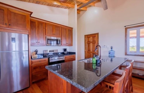 Ciudad de Belice Villa | Ocean Front 3 bed/2 Bath Home w Pool - Upper Unit