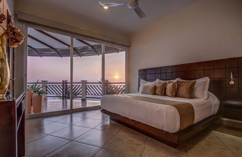 San Pedro Mixtepec Complejo | Ocean Front 4 Bedroom Residence with Resort Amenities Overlooking the Pacific!