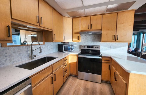 Yachats Casa | Ocean Front 5 BR Home! Yachats, Walk to Everything! Dog Friendly!