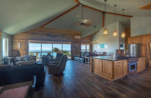 Seal Rock Casa | Ocean Front 6-bedroom house in tranquil Seal Rock with WiFi. Relax and unwind