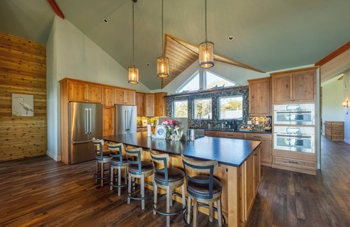 Seal Rock Casa | Ocean Front 6-bedroom house in tranquil Seal Rock with WiFi. Relax and unwind