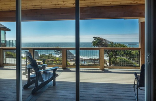 Seal Rock Casa | Ocean Front 6-bedroom house in tranquil Seal Rock with WiFi. Relax and unwind