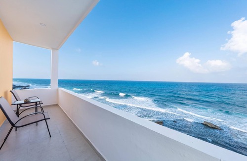 Colonia Meteorológico Casa | Ocean Front 6 BR See Dolphins + Sunrise From Bed
