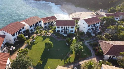 Caravelas Apartamento | Ocean Front Apartment in Buzios Praia Caravelas