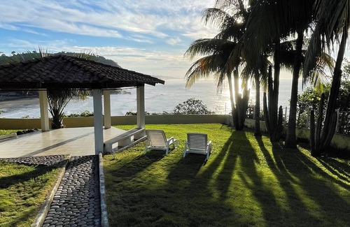 Tamanique Casa | Finca frente al mar / Surfer Paradise Romantic Owner Suite