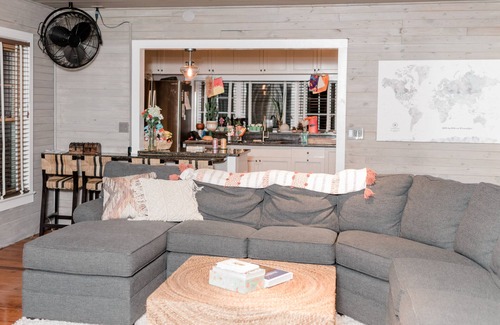 Neptune Beach Casa | Ocean Front Beach Cottage