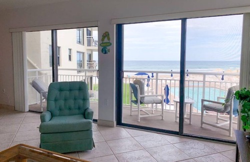 New Smyrna Beach Condominio | Ocean Front Condo with a spacious balcony