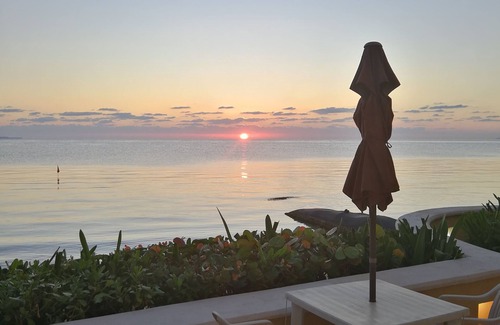 Centro de Cancún Apartamento | Ocean front condo in a resort hotel complex directly on the beach,