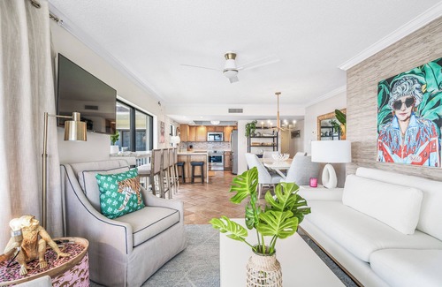 Central Beach Condominio | ¡CONDOMINIO CONDOMINIO CON FRENTE AL OCÉANO DIRECTO! Lee los comentarios! Dos dormitorios / dos baños.