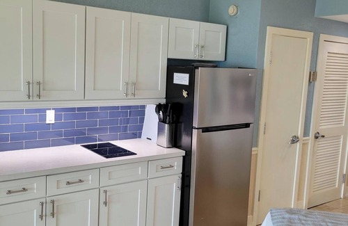 West End Condominio | Ocean Front Cottage with Kitchen - Old Bahama Bay Resort. Dockage Available
