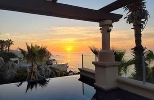 Cabo Bello Complejo | Ocean Front Deluxe Villa with Swimmable Beach ! Sleeps 4 / 473 sq ft