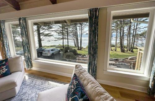 Yachats Casa | Ocean Front, Eagle at the Oregon House, Stairs to the Beach!