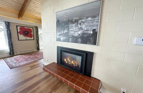 Yachats Casa | Ocean Front, Eagle at the Oregon House, Stairs to the Beach!