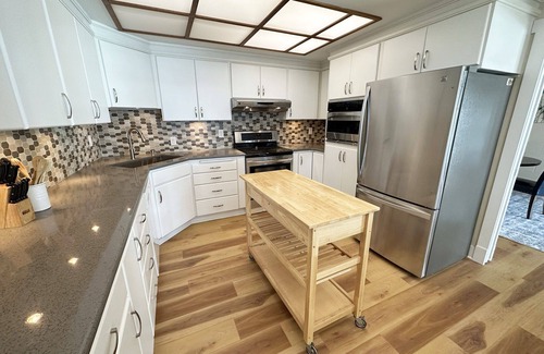 Yachats Casa | Ocean Front Eagle at Oregon House, Stairs to the Beach!