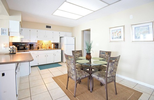 New Smyrna Beach Casa | Se aceptan mascotas 4-plex House FRENTE AL MAR DIRECTO!
